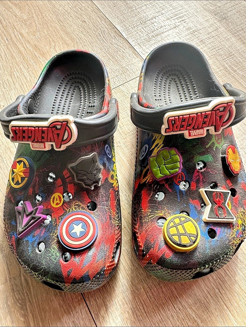 Crocs Marvel Avengers Classic Clog Black & Red Boys US 4